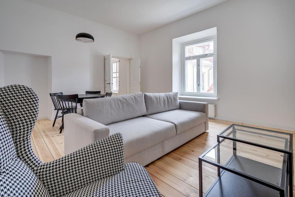 Spacious 2-bedroom Flat In Old Town By Urban Rent Leilighet Vilnius