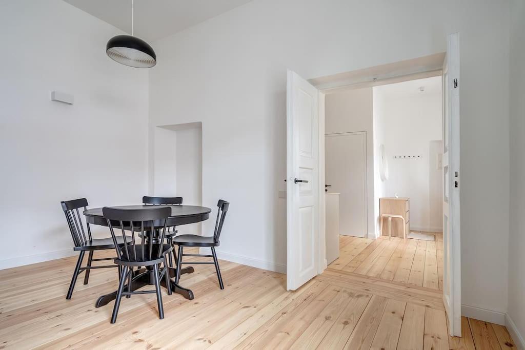 Spacious 2-bedroom Flat In Old Town By Urban Rent Leilighet Vilnius