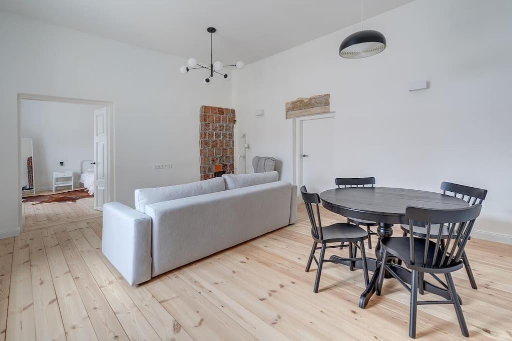 Leilighet Spacious 2-bedroom Flat In Old Town By Urban Rent *