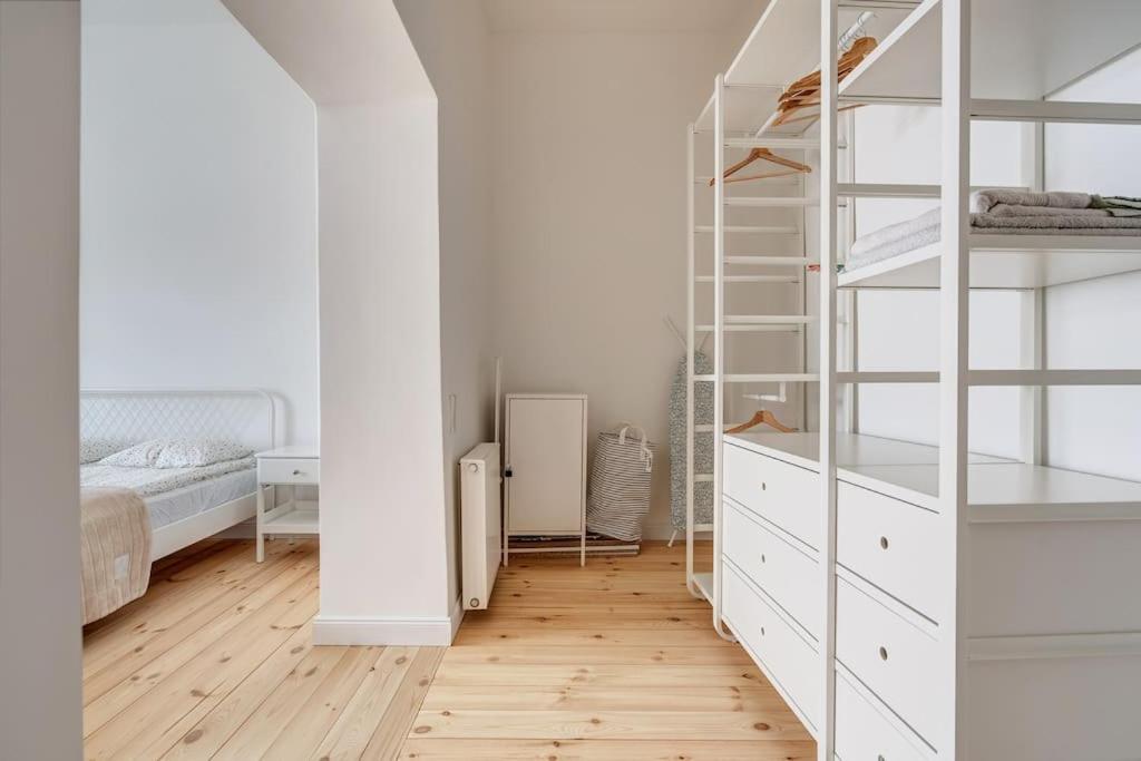 Spacious 2-bedroom Flat In Old Town By Urban Rent Vilnius